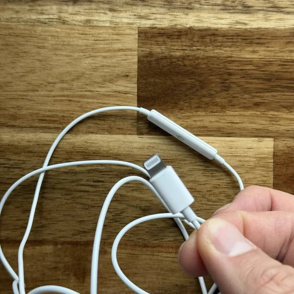 OEM Apple iPhone Wired Earpods Earphones Earbuds Lightning Authentic Original